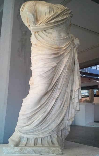 Statuie romană, din marmură, expusă în Muzeul de Arheologie din Sassari (100 -200 î.Hr) – Foto Ionut Petru