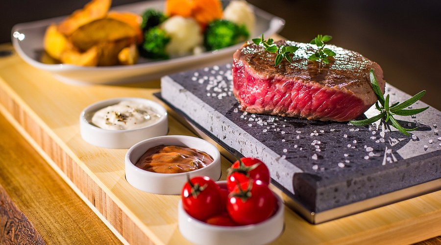 Restaurantul Stage din Galați oferă și preparate internaționale în meniu?